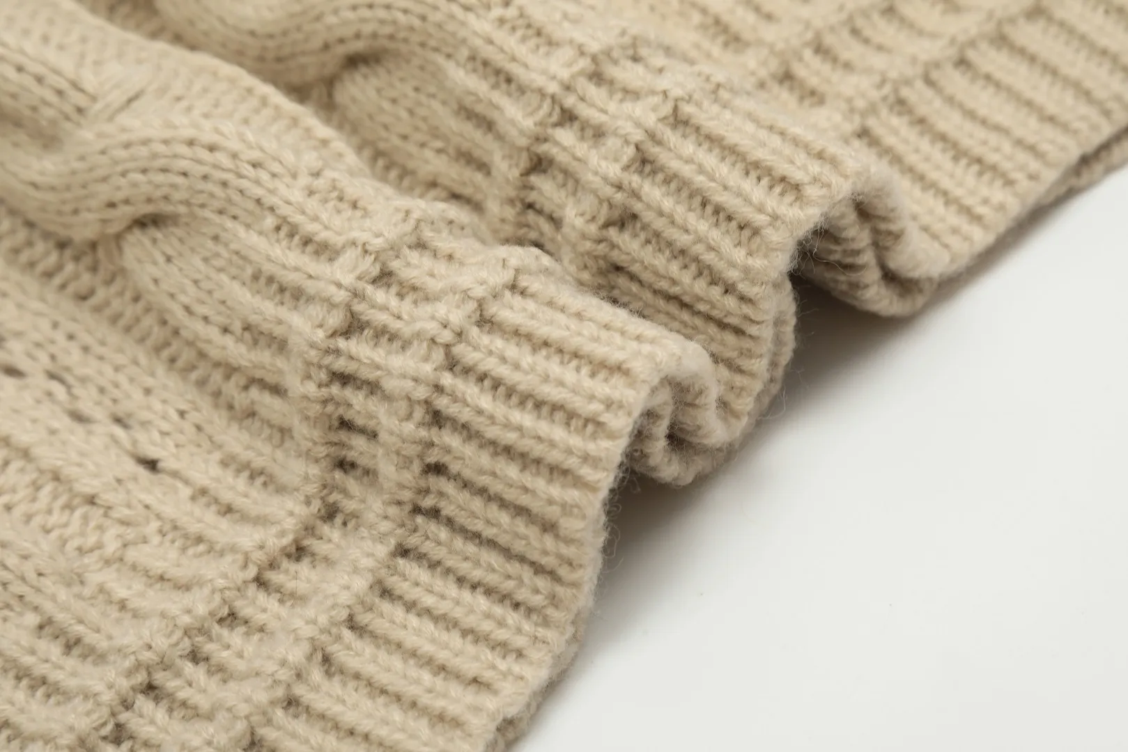 vivienne west wood West Queen Vivian Saturn New Retro "Unisex" Hollow Knitted Sweater Wool Round Neck 2024 Spring Size: S -M- L Color: Apricot Black